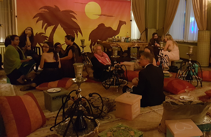 Spijkerbed show